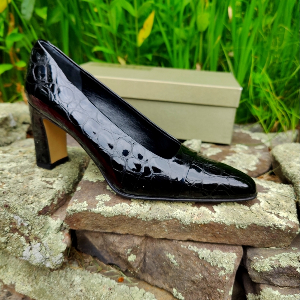 Amalfi Classic&Slick Black Croc Heels size 6.5